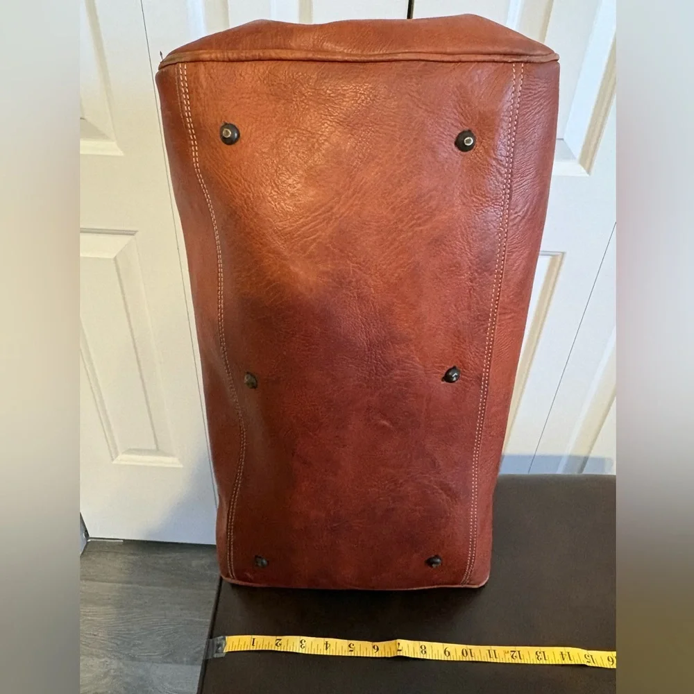MUST SEE! 11”Hx22”Wx11”D Vintage, X-Large Leather Duffel Bag in Rich Brown